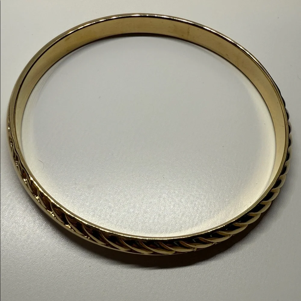Elegant large Gold-Tone bangle modern bracelet